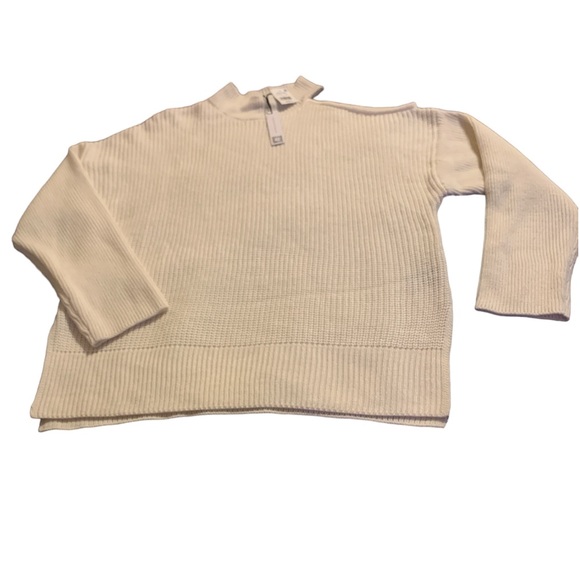 NWT Synchrony cable knit sweater/Large/100% Acrylic/peek-a boo shoulder - Picture 3 of 5